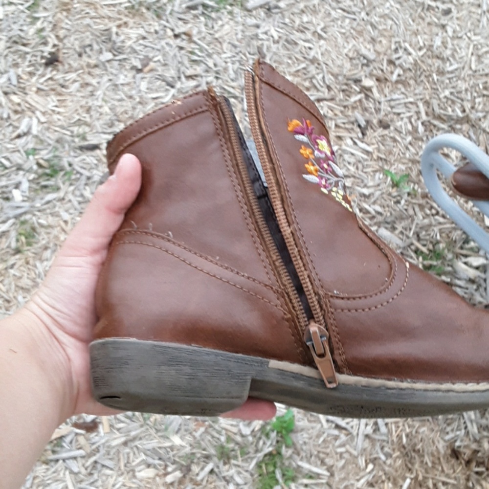 Boots - Picture 2 of 4